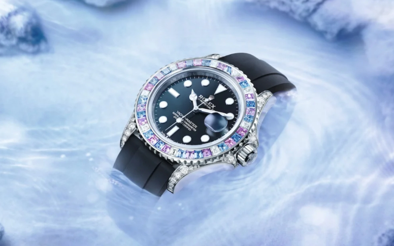 Yacht-Master 是首枚專為航海家及帆船運動員所設計的腕錶，這枚專業型腕錶完美融合實用功能與航海風格，好適合運動愛好者佩戴。